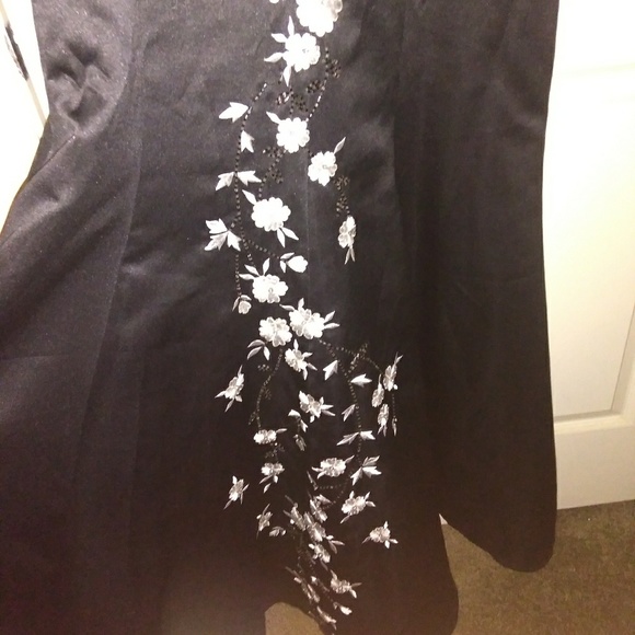 Gown - Picture 2 of 3